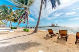 Ocean-view condo with pool, immediate beach access & partial AC - Image 2