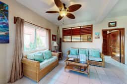 Ocean-view condo with pool, immediate beach access & partial AC - Image 4
