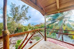 Waterfront villa with private pool, balcony, partial AC, fast WiFi - near beach - Image 2