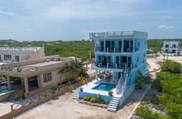 Amazing 2 story oceanfront house with pool, balcony, central AC, & WD - Image 2