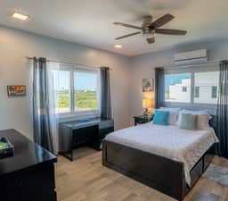 Amazing 2 story oceanfront house with pool, balcony, central AC, & WD - Image 3