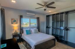 Amazing 2 story oceanfront house with pool, balcony, central AC, & WD - Image 4
