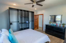 Amazing 2 story oceanfront house with pool, balcony, central AC, & WD - Image 5