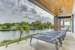 Spacious villa retreat with private pool, rooftop deck, kayaks, and pet-friendly perks - Image 5