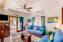 Beachfront condo with beach access, dock, pool, balcony, & ocean views - Image 4