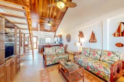 Family-friendly beachfront condo w shared pool & dock, sea view, WiFi & partial AC - Image 4