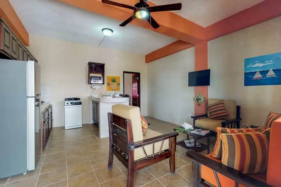 Ideally located apartment w WiFi, partial AC & shared rooftop - steps to the sea - Image 3