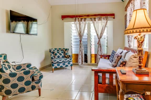 Charming Home w Central AC, Shared Pool, & Garden- Day Trip Opportunities - Image 4