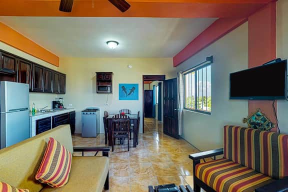 Apartment steps from the beach w amazing rooftop view - walk to town - Image 3