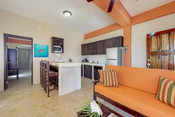 Charming apartment w amazing rooftop view, WiFi & partial AC - walk everywhere - Image 2
