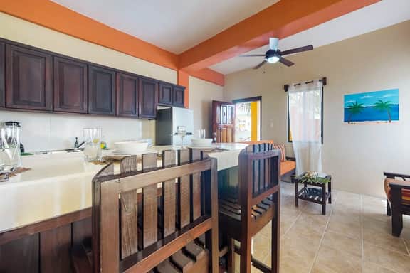 Charming apartment w amazing rooftop view, WiFi & partial AC - walk everywhere - Image 4