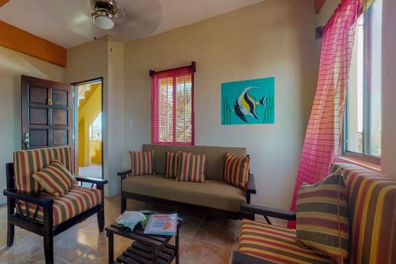 Inviting apartment w WiFi & partial AC - steps from the ocean, walk everywhere - Image 3