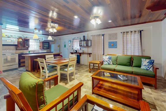 Air-conditioned suite with WiFi and a shared pool & terrace - walk to the beach - Image 4