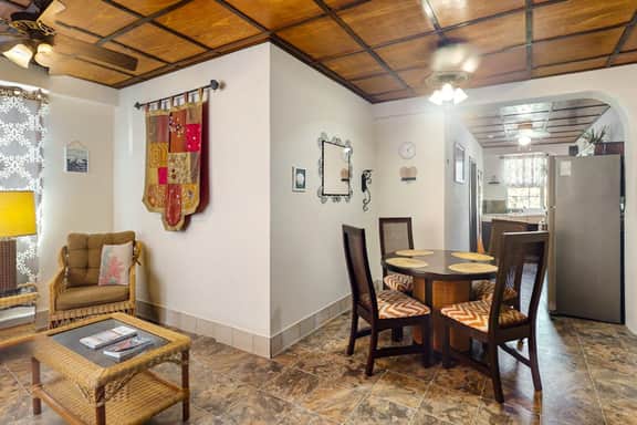 Apartment w pool, garden view, WiFi, partial AC - 1 block to the sea - Image 3