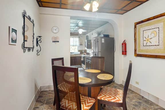 Apartment w pool, garden view, WiFi, partial AC - 1 block to the sea - Image 5