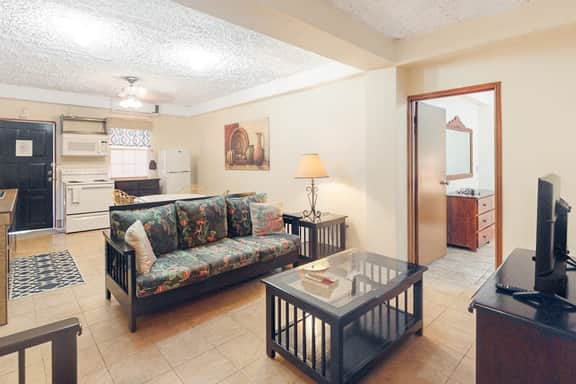 Homey suite in town w WiFi, partial AC, shared pool & veranda - walk to beach - Image 3