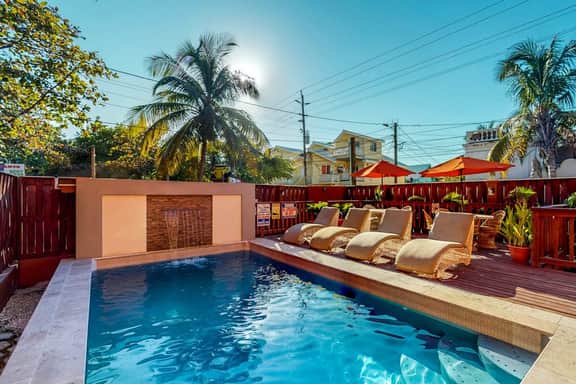 Homey suite in town w WiFi, partial AC, shared pool & veranda - walk to beach - Image 2
