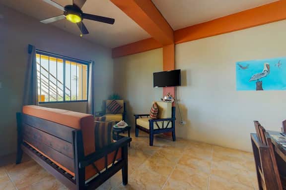 Inviting apartment w ocean views, a shared rooftop, laundry, WiFi & partial AC - Image 2