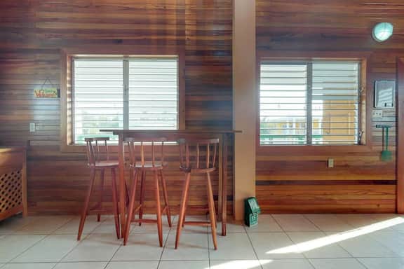 Lofty Space with a Private Veranda and Free WiFi - Walk 10 Minutes into Town - Image 3