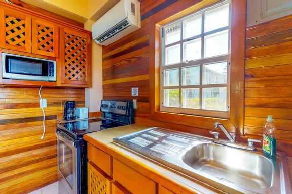 Breezy Modern Home in Quiet Neighborhood with Bikes, WiFi, and Partial AC - Image 2