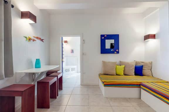 Tropical studio with partial AC & WiFi - 5 minutes to water taxis and the beach - Image 3