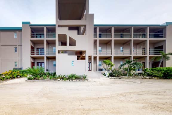 Waterfront Condo with Sea View, Shared Pool, WiFi, & Central AC - Near Beaches - Image 2