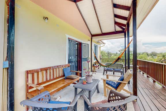 Serene villa with a large deck, gorgeous view, full kitchen, & washer dryer - Image 2