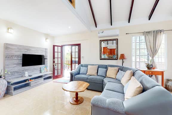 Serene villa with a large deck, gorgeous view, full kitchen, & washer dryer - Image 4