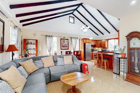 Serene villa with a large deck, gorgeous view, full kitchen, & washer dryer - Image 5