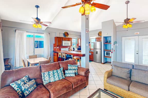 Waterfront condo with pool & high-speed WiFi - walk to the nearby beach - Image 4