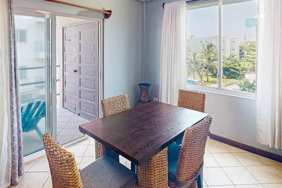 Waterfront condo with pool & high-speed WiFi - walk to the nearby beach - Image 5