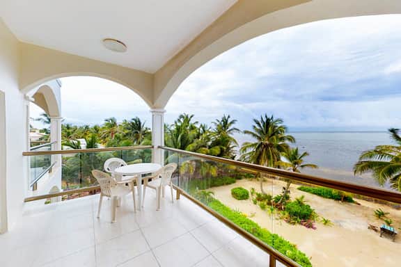 Beachfront condo with ocean views, WiFi, partial AC & shared pool, dock, kayaks - Image 3