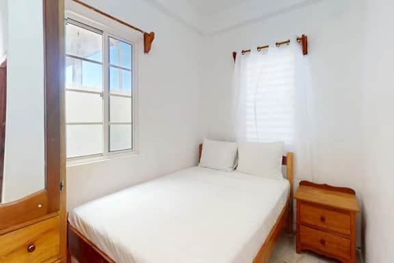 Snug ground-floor haven with comfortable amenities and kitchenette - Image 3