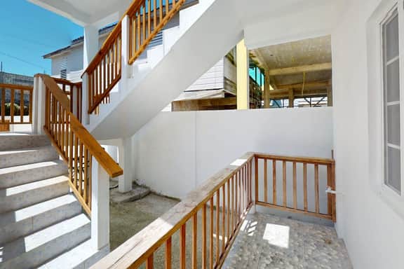 Snug ground-floor haven with comfortable amenities and kitchenette - Image 2