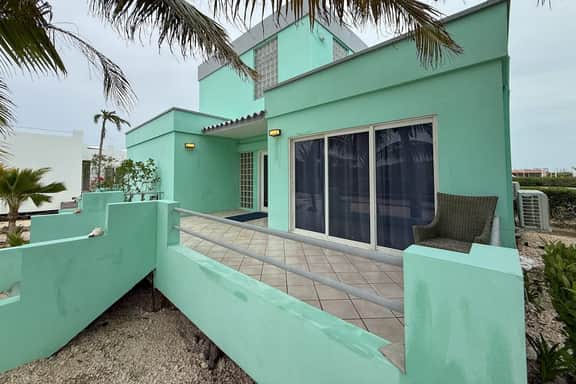 Escape to Paradise - Beautiful Lakeside Villa with pool access and WiFi - Image 5