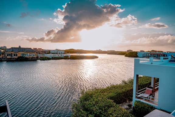 Waterfront villa with outdoor pool, washer dryer, & central AC - Image 3