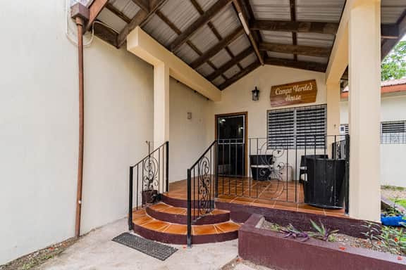 Tranquil single-level retreat with lush patio, hammock, & high-speed WiFi - Image 3