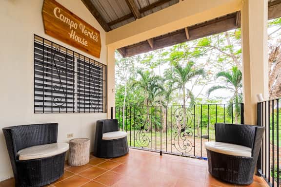 Tranquil single-level retreat with lush patio, hammock, & high-speed WiFi - Image 4