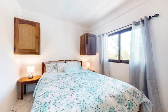 Charming Suite with WiFi, AC, Shared Pool, Grill Area & Rooftop Deck - Image 2