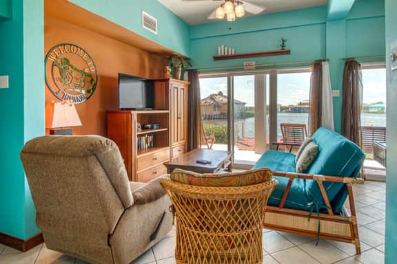 Fantastic lagoon-front condo W free WiFi, full kitchen, dock, & great location - Image 5