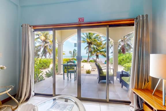 Ground-floor ocean-view condo with dock, pool, full kitchen, & AC - Image 5