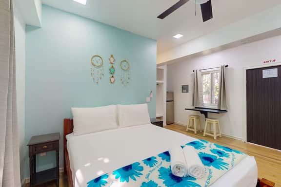 Cozy island cabana with central AC, bikes, BBQ area & walk-to-beach access - Image 3