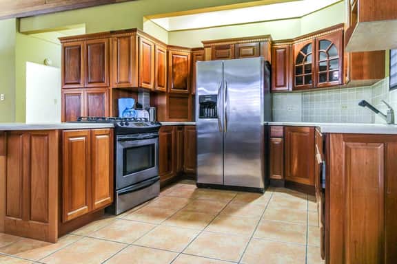 Modern Villa Home in Quiet Neighborhood w Balcony, WiFi, AC - Ideal for Day Trips - Image 2