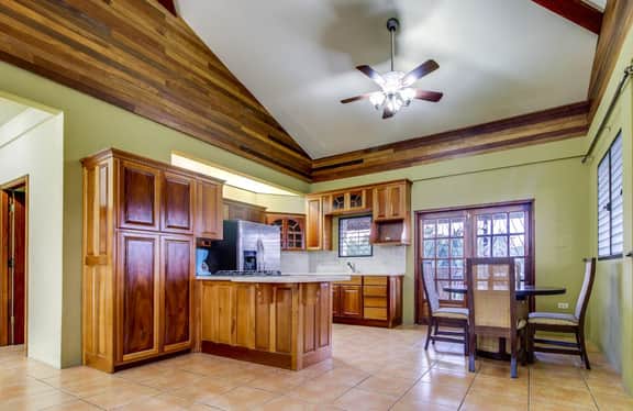 Modern Villa Home in Quiet Neighborhood w Balcony, WiFi, AC - Ideal for Day Trips - Image 5