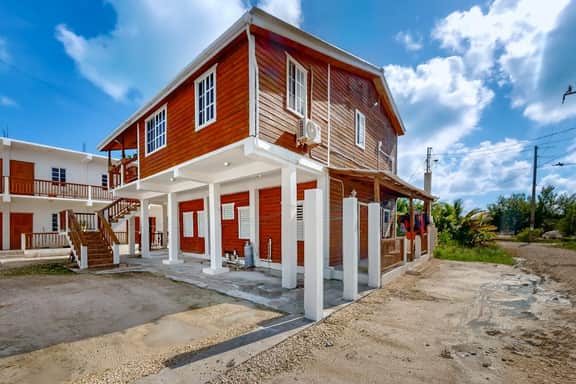 Charming island apartment with patio, full kitchen & fast WiFi near the beach - Image 4