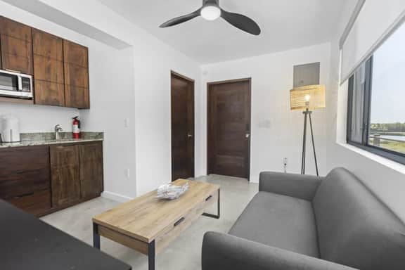 Charming lagoon front apartment with kayaks, SUPs, & nearby beach - Image 5