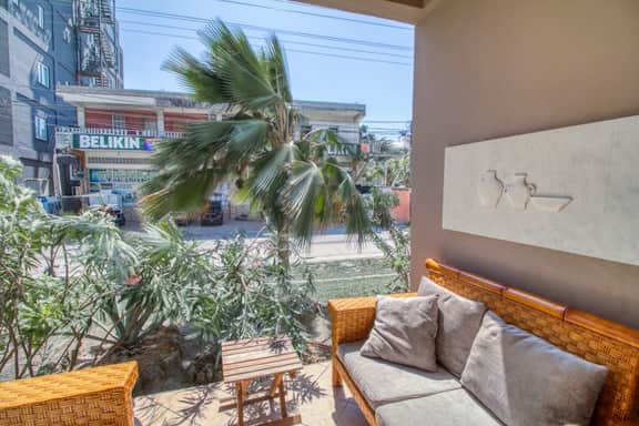 Ground-level condo w WiFi, central AC, & pool - walk to the beach - Image 2