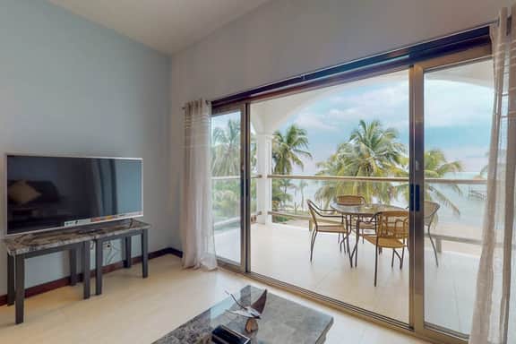 Oceanfront condo with amazing water views, partial AC, WiFi & pool - Image 4
