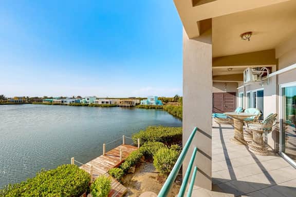 Comfortable condo with lagoon-view balcony, WiFi, AC & pool access - Image 3