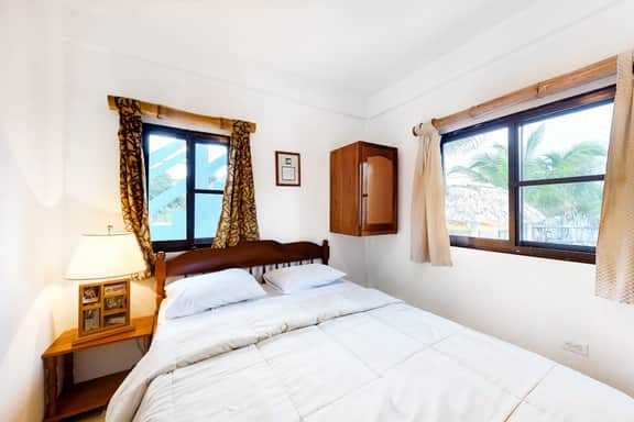 Affordable Suite on Gated Property with Rooftop Deck, WiFi, AC, and Shared Pool - Image 2